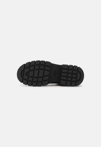 ONLY SHOES Botki na platformie