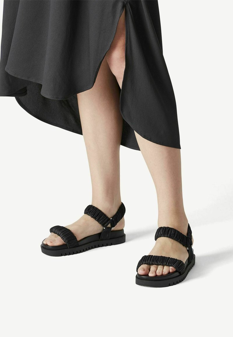 Tamaris Platform sandals - black uni