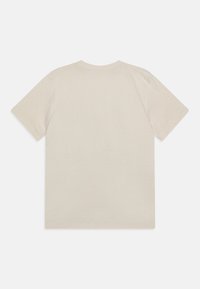 Vaaleankermanvärinen lyhythihainen t-paita, jossa on pyöreä kaula-aukko ja suora leikkaus. Valmistettu pehmeästä puuvillakankaasta, jossa on yksinkertainen muotoilu.