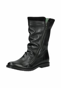 Czarne skórzane botki za kostkę o luźnym kroju, z bocznym zamkiem błyskawicznym i teksturowaną cholewką. Płaska podeszwa o prostym profilu i kontrastowym mankiecie.