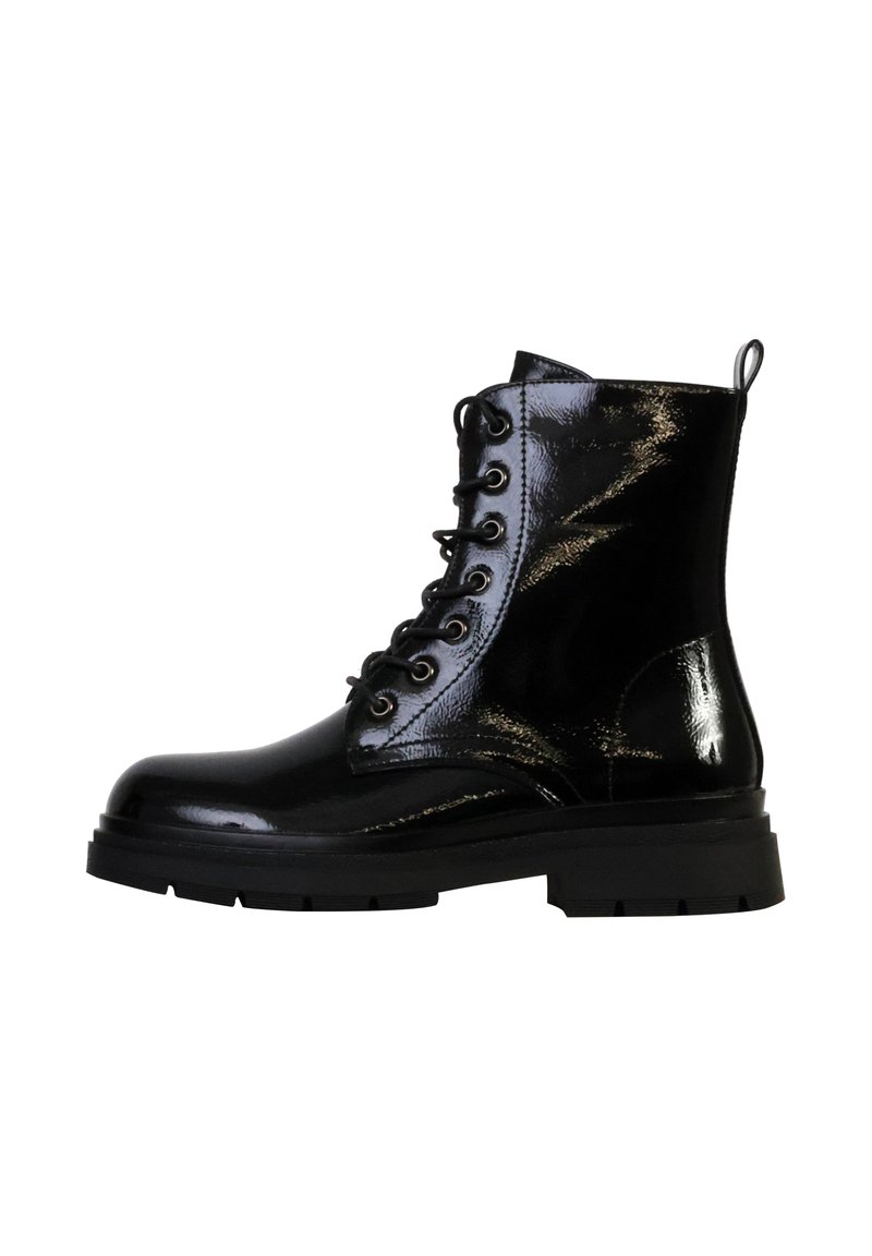 Zwarte gepatineerde leren enkelboots met een ronde neus, vetersluiting aan de voorkant en een chunky zool met textuuraccenten en een trekhaak.