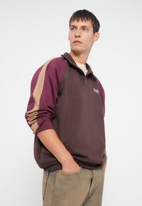 Kaotiko UNISEX brązowy