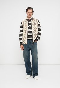 Tommy Jeans Vest - black walnut