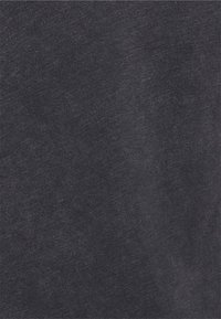 Tmavě šedá jednoduchá textilie s jemným melírovaným vzorem a měkkým vzhledem.