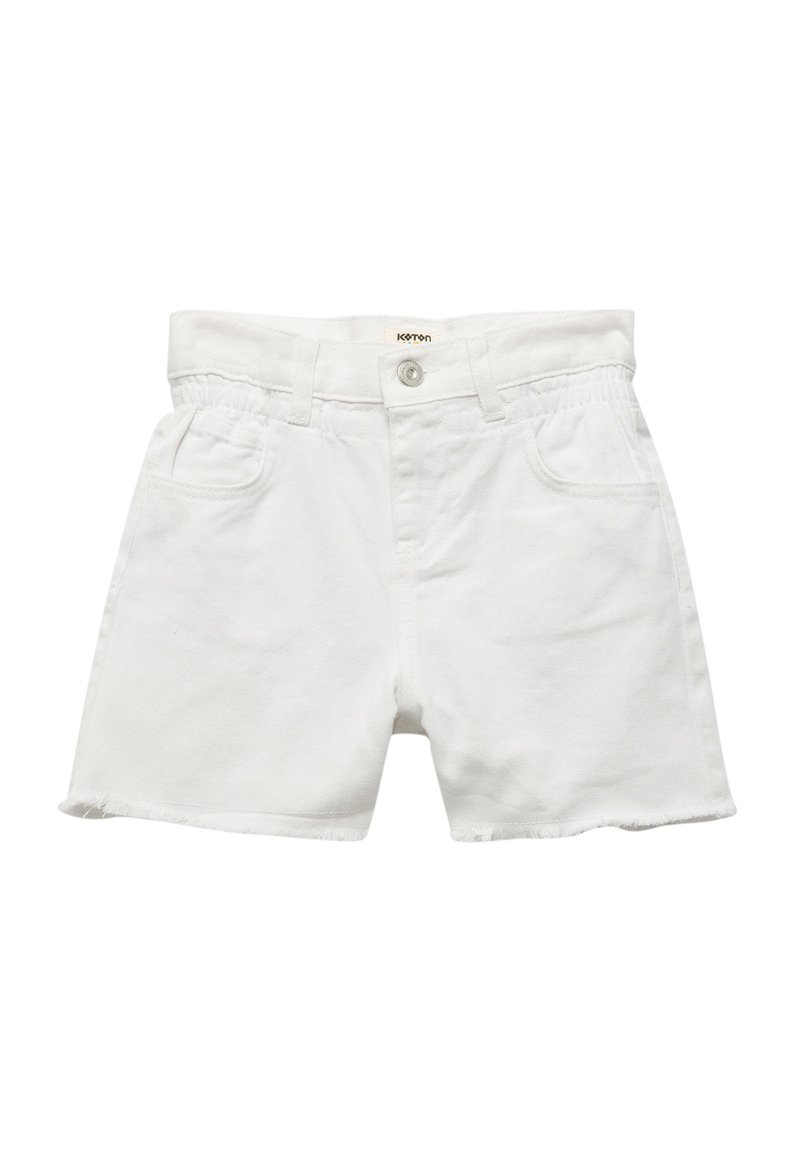 Shorts de mezclilla blanca con un leve dobladillo deshilachado, diseño clásico de cinco bolsillos y una cinturilla elástica para mayor comodidad.