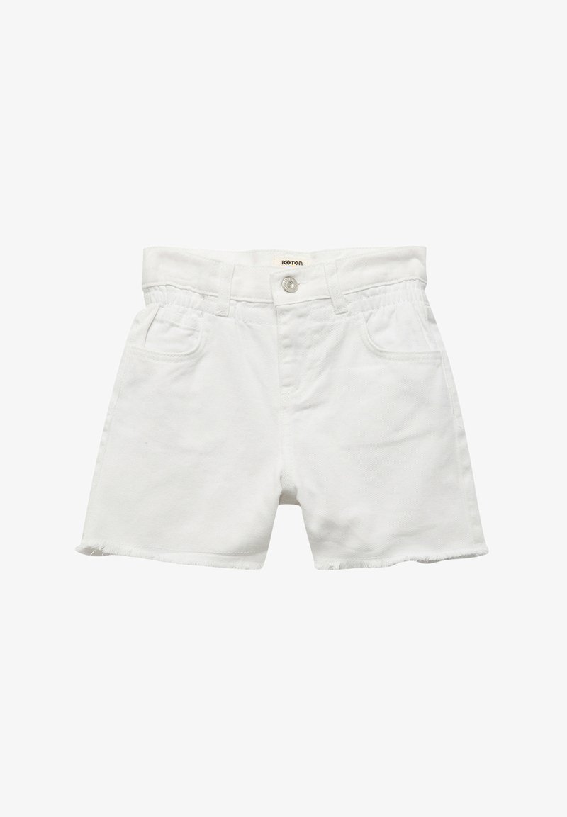 Shorts en denim blanc avec un ourlet légèrement effiloché, un design classique à cinq poches et une taille élastique pour plus de confort.