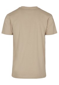 Beige t-shirt met korte mouwen, gemaakt van zachte katoen, met een ronde halslijn en een eenvoudig ontwerp met schone naden en zonder zichtbare patronen.