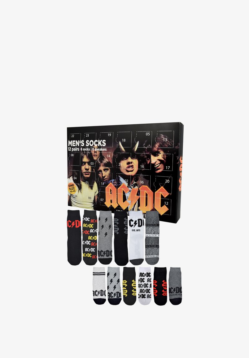 Set di calze da uomo composto da 12 paia in nero, grigio e bianco. I design includono loghi e fulmini. Viene confezionato in una scatola con immagini degli AC/DC.