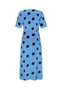 Robe midi bleue à pois noirs, manches courtes et taille cintrée, vue de dos sur fond blanc.
