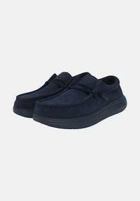 Zapatos de ante azul marino tipo slip-on que cuentan con una puntera redondeada, un collar acolchado y suela de goma texturizada para mayor comodidad y agarre.
