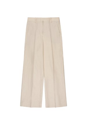 Pantaloni beige a gamba larga con passanti per cintura e pieghe frontali, dotati di tasche laterali e vita alta.