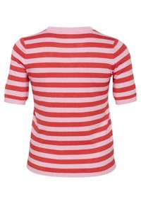 Rød og pink stribet kortærmet top med rund hals og ribbet struktur. Har vandrette striber i forskellige bredder.