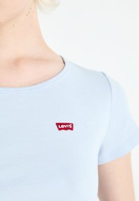 Levi's® CREWNECK TEE 2 PACK  - Βασικό μπλουζάκι - white/kentucky blue