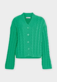 Cardigan vert en maille torsadée avec un col en V, des manches longues et cinq boutons assortis sur le devant. Motif tissé texturé sur l'ensemble.