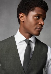 Next TEXTURED REGULAR FIT - Vest - green