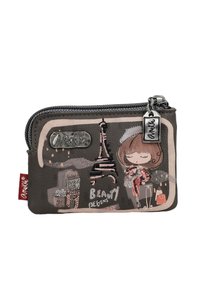 Portafoglio in pelle sintetica grigia con zip, caratterizzato da un'illustrazione di Parigi, la scritta "La Bellezza Inizia" e un'etichetta decorativa con il logo del marchio.