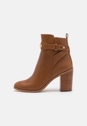 High Heel Stiefelette - brown