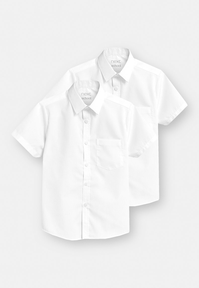 Két rövid ujjú, fehér, pamut keverékből készült ing, gombos záródással, hegyes gallérral, és mindkét ing egy-egy mellzsebbel rendelkezik.