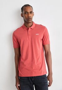 HUGO DONOS - Polo - medium red