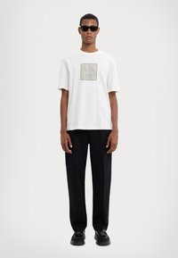 Armani Exchange Camiseta estampada - off white