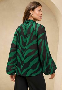 Lipsy REGULAR FIT - Camicetta - green