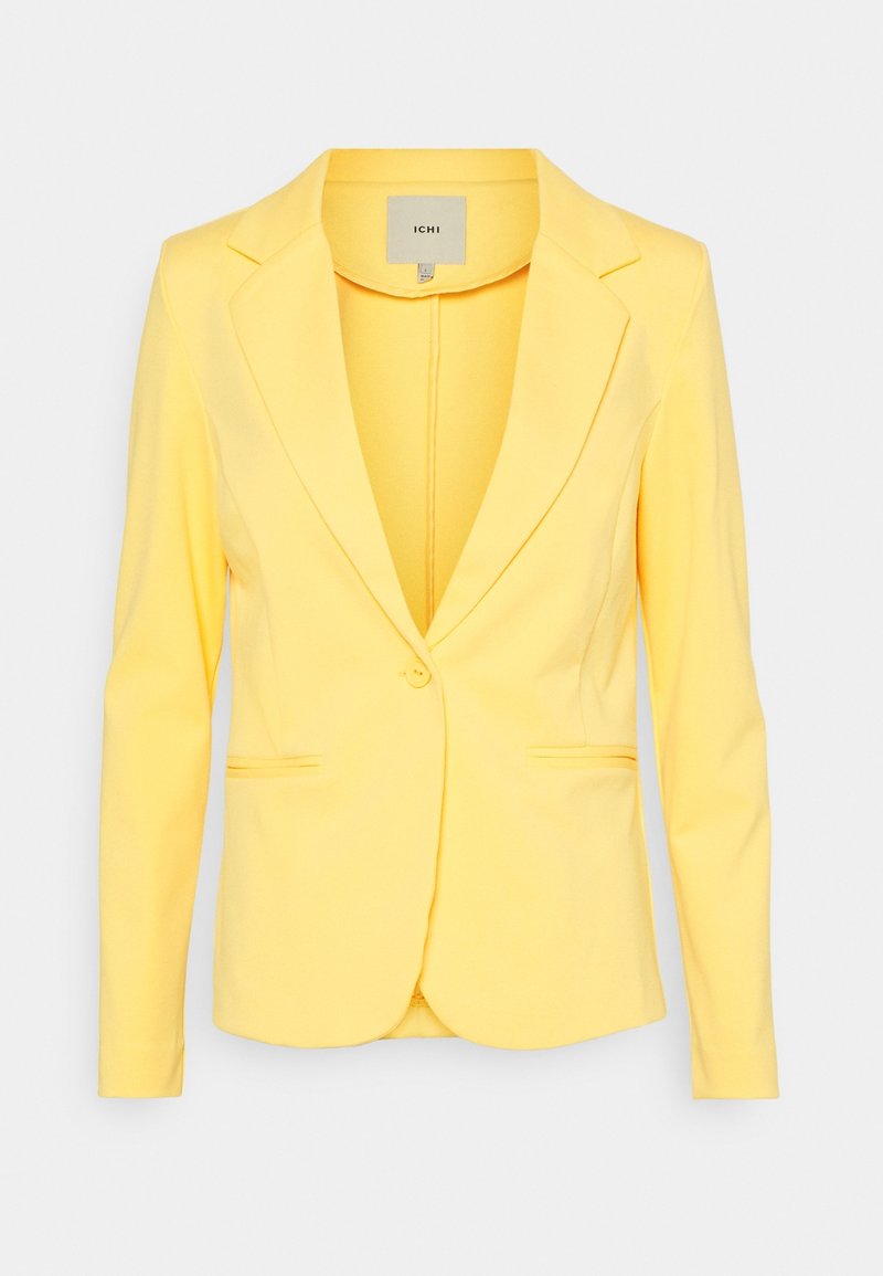 Blazer jaune pour femmes à un seul bouton, avec revers crantés et deux poches passepoilées devant, présenté sur un fond gris clair.