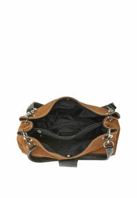 Bruine suede handtas met een zwarte gestructureerde bodem, voorzien van een ruime binnenkant en twee ritscompartimenten, metalen hardware en verstelbare schouderbanden.