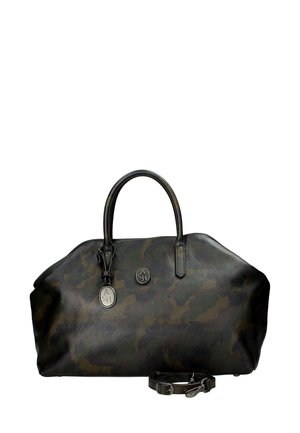 Borsa in pelle camouflage nera e verde con manici arrotondati, chiusura con zip e tracolla rimovibile. Presenta due pendenti con il logo.