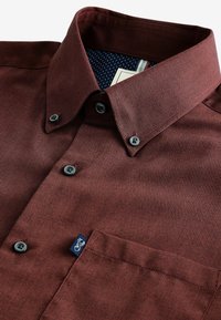 Next EASY CARE ROYAL OXFORD REGULAR FIT - Ing - brick red