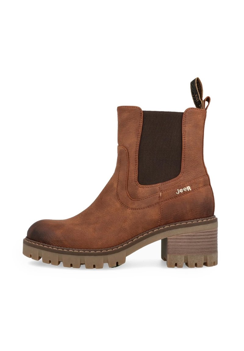 Stivaletto marrone con tacco chunky, pannelli laterali elasticizzati e un inserto in tessuto testurizzato. Presenta un logo del marchio sul lato.