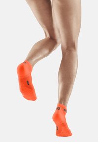 CEP COMPRESSION ULTRALIGHT LOW CUT - Sportsocken - coral