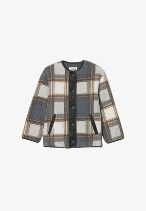 Veste en tartan avec des couleurs grises, bleues et brunes, fabriquée en polaire. Elle possède un col rond, une fermeture à boutons et deux poches latérales.