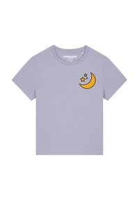 Paarse katoenen t-shirt met korte mouwen en een ronde hals, voorzien van een gele halvemaan en sterren grafiek aan de linkerkant.