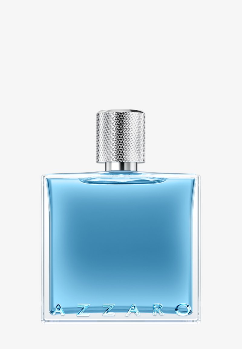 Flacon en verre rectangulaire transparent avec un liquide bleu. Il présente un bouchon en métal argenté texturé et le texte en relief "Azzaro" à la base.