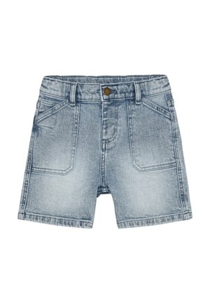 Pantalones cortos de mezclilla azul claro con un diseño clásico, que cuentan con cierre de botón, dos bolsillos delanteros y una textura ligeramente descolorida.