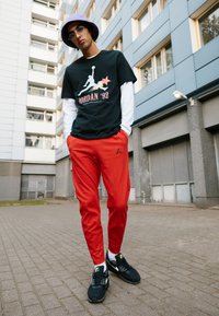 Jordan WARMUP PANT - Calças de fato de treino - fire red