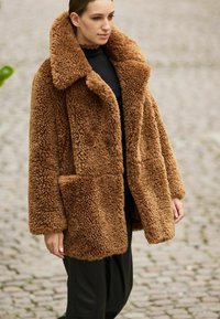 Next REVERE PETITE - Ziemas mētelis - toffee brown