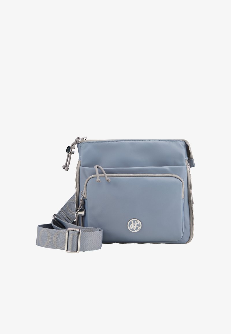 Borsa a tracolla in nylon azzurro chiaro con due scomparti con zip, dettagli grigi e logo. Presenta una tracolla regolabile e hardware resistente.