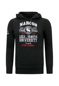 Zwarte hoodie met trekkoord, met witte en rode tekst en een voorzak. Gedrukt ontwerp bevat "NARCOS" en "LOCAL FANATIC UNIVERSITY."