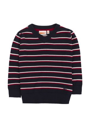 Marineblå V-hals sweater med horisontale hvide, røde og lyseblå striber, ribstrikkede ærmegab og kant samt et lille logo nær bundkanten.