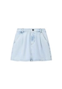 Lichtblauwe denim rok met een rechte silhouet, twee voorzakken, een knoopsluiting en een zoom die halverwege de dij valt. Glad van textuur.