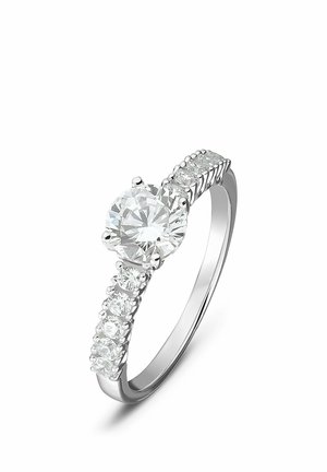 Silberner Verlobungsring mit einem großen, rund geschliffenen mittleren Diamanten und kleineren Diamanten entlang des Rings.