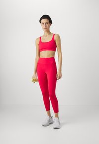 Girlfriend Collective COMPRESSIVE HIGH RISE - Leggings - cherry