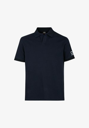 Polo blu navy a maniche corte con colletto, abbottonatura aperta e piccolo logo sulla manica sinistra su sfondo bianco.