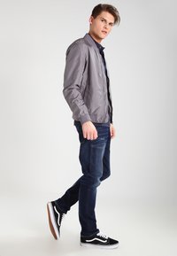 Urban Classics LIGHT BOMBER JACKET - Bombera - darkgrey