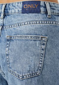 Thumbnail Image 6