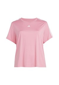 Camiseta atlética rosa de manga corta, con cuello redondo y logo blanco en el pecho. Presenta rayas blancas a lo largo de los hombros. Textura de tela suave.