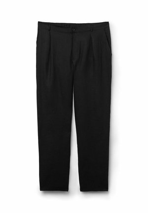 Černé dámské kalhoty na míru s bočními kapsami, zapínání na knoflík a zip, rovný střih nohavic, zobrazené na bílém pozadí.