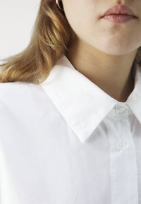 Gina Tricot CHUNKY - Button-down blouse - white