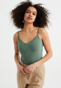 WE Fashion SINGLET - Top - green